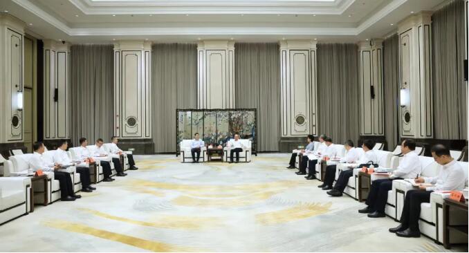 许勤梁惠玲会见中国移动董事长杨杰 共同见证双方签署战略合作框架协议