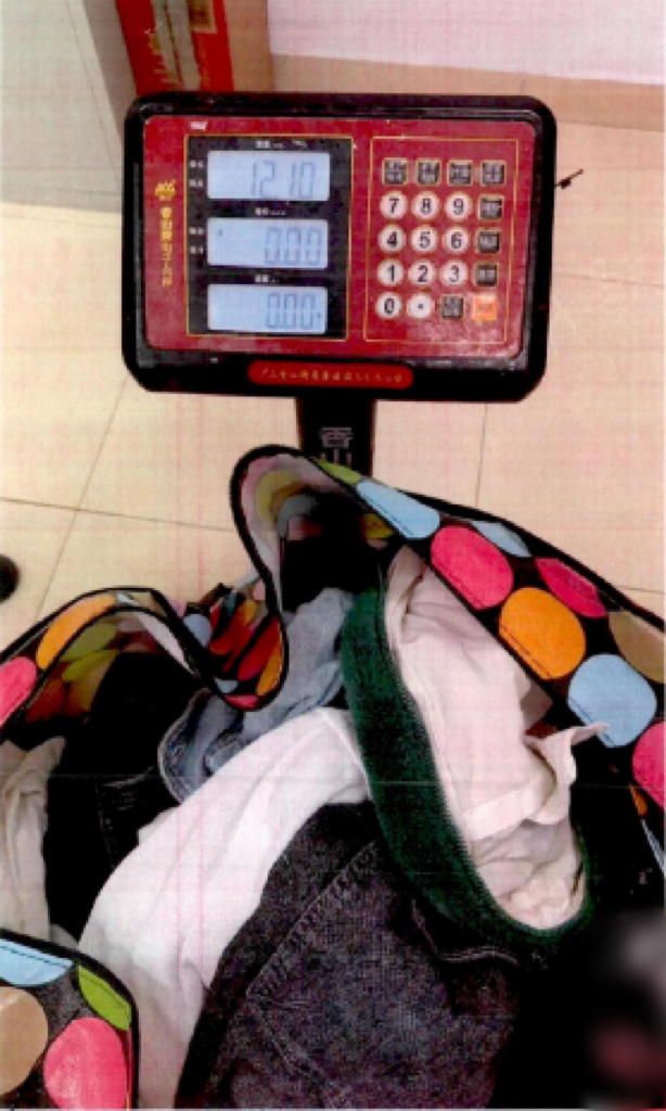 男子为省力将24斤重衣物从四楼扔下,砸伤老大爷获刑