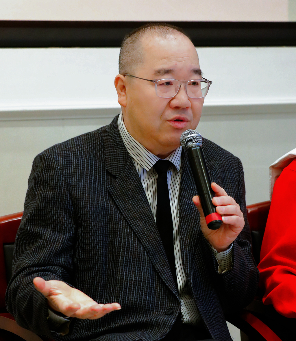 英达执导话剧《钦差大臣》，李诚儒黄宏分饰同一角色